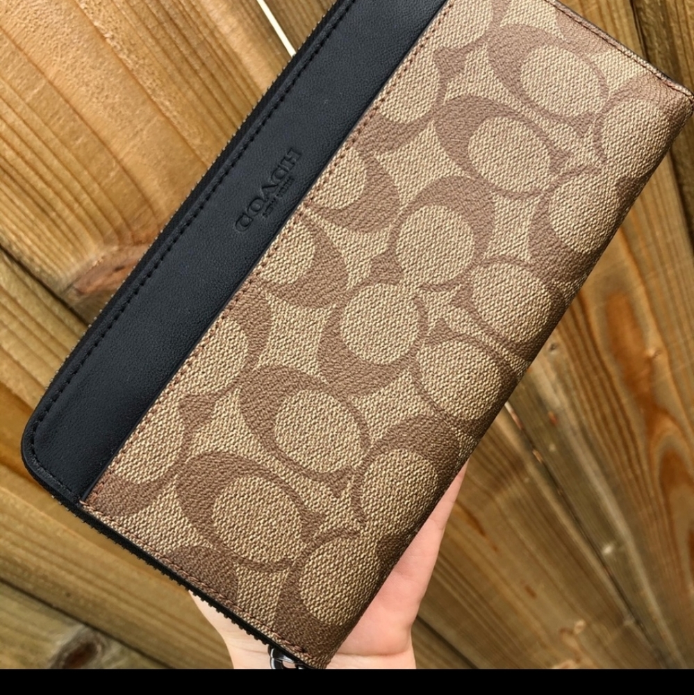 Coach Accordion Wallet In Signature Canvas